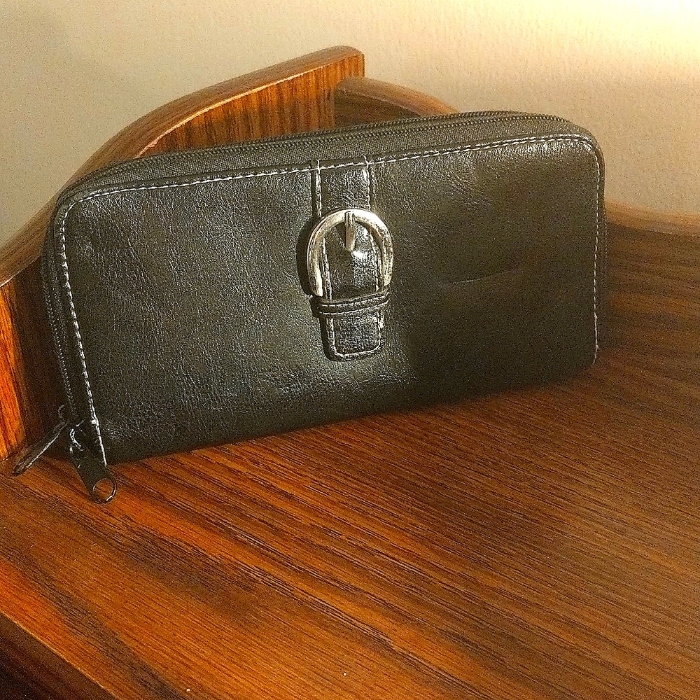 🎉 Black Wallet